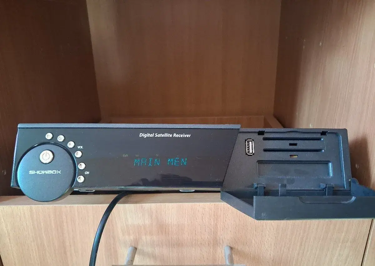 Satelitný prijímač Showbox S-300 Platinum