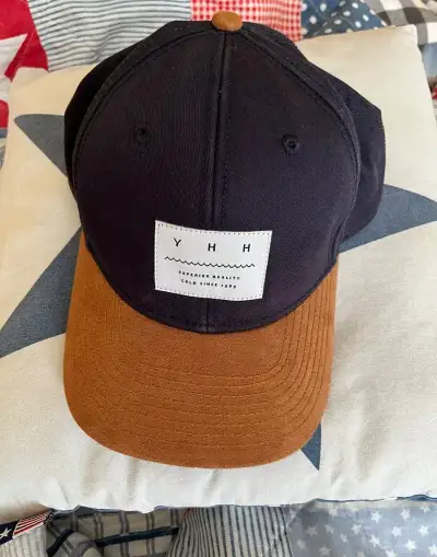 H&M šiltovka