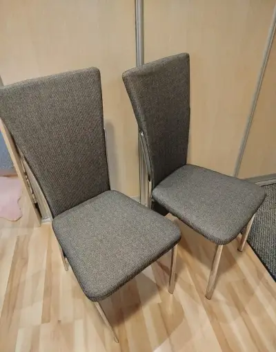 Stôl a stoličky