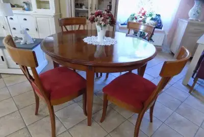 Jedálenský set - rozkladací stôl + 4 stoličky