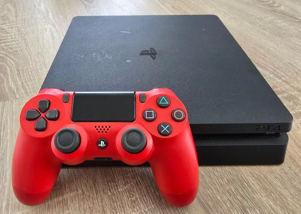 PLAYSTATION 4 (SLIM) 500GB + 13 HIER