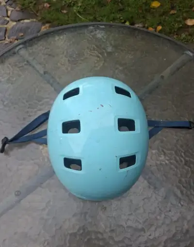 Prilba B'TWIN Teen 500 (veľkosť M) Modra