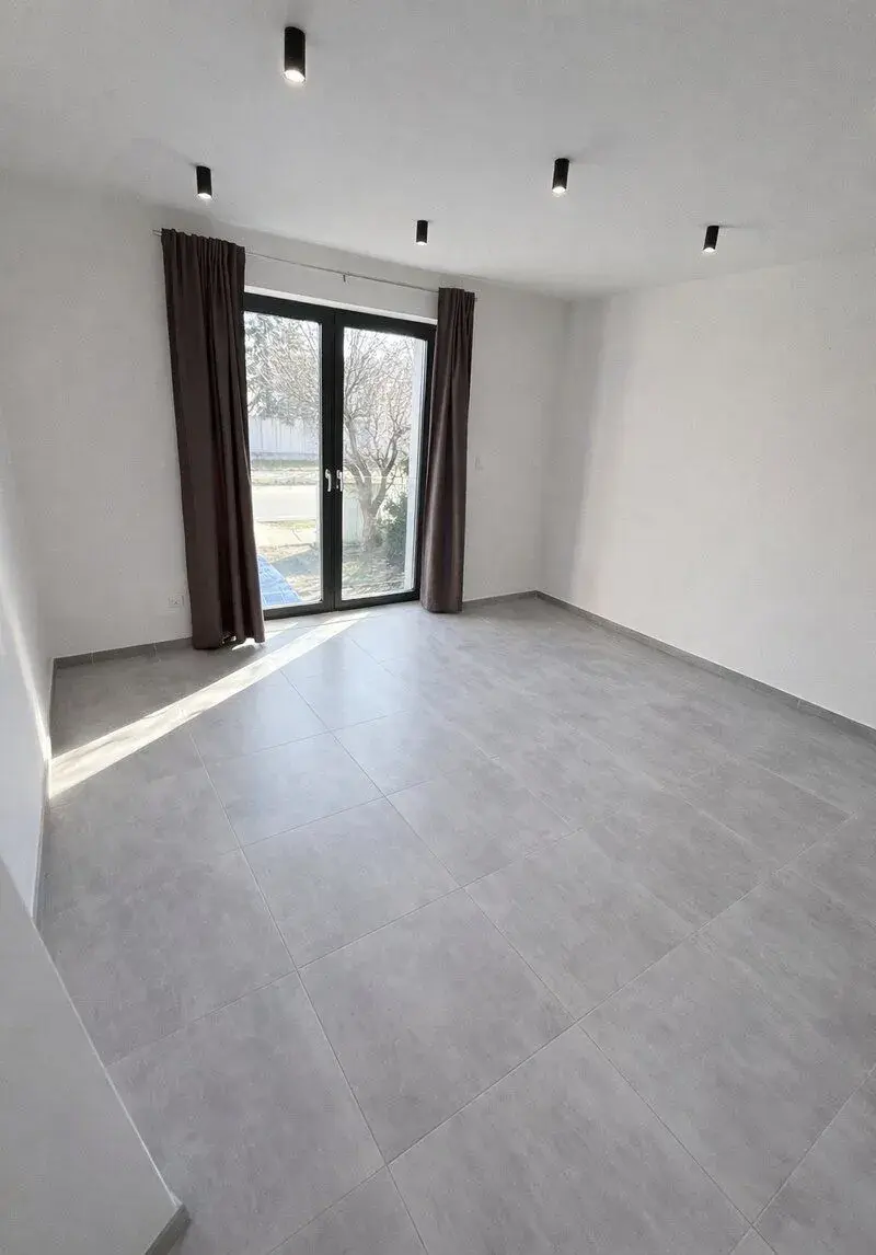 Prenájom kancelárskych / obchodných priestorov skoro centrum