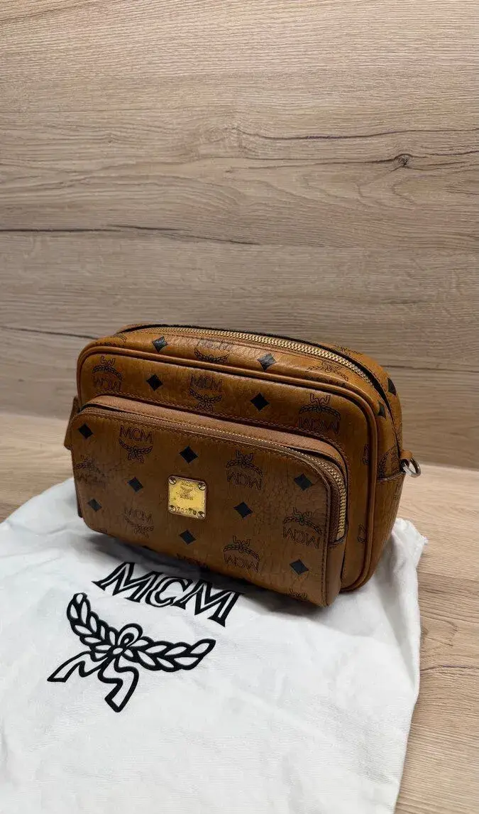 🤎 MCM Crossbody taštička – Visetos Cognac