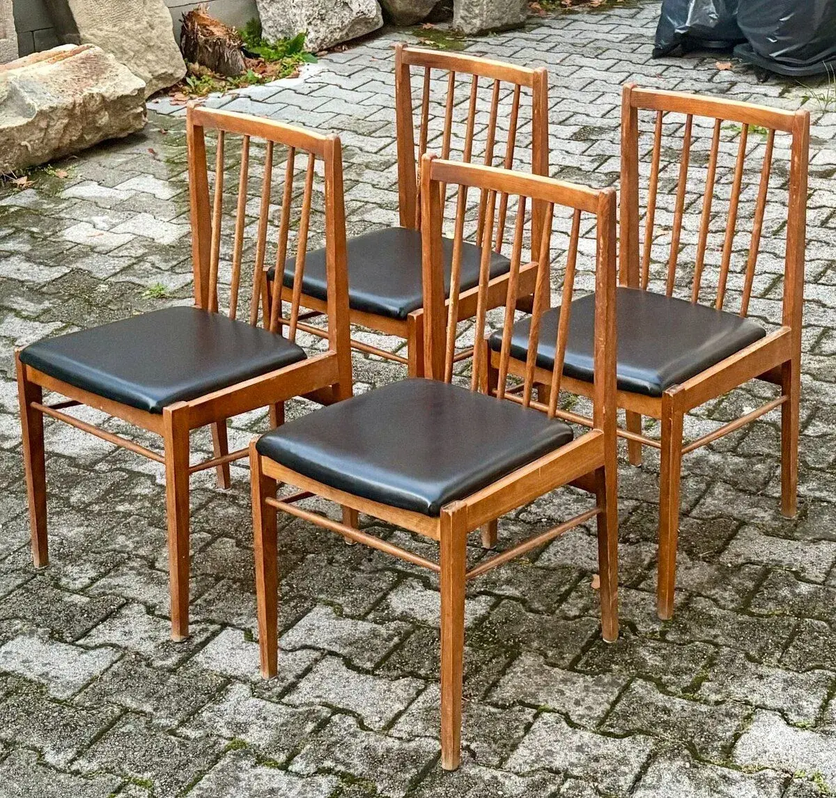 4ks stabilné stoličky z masívu