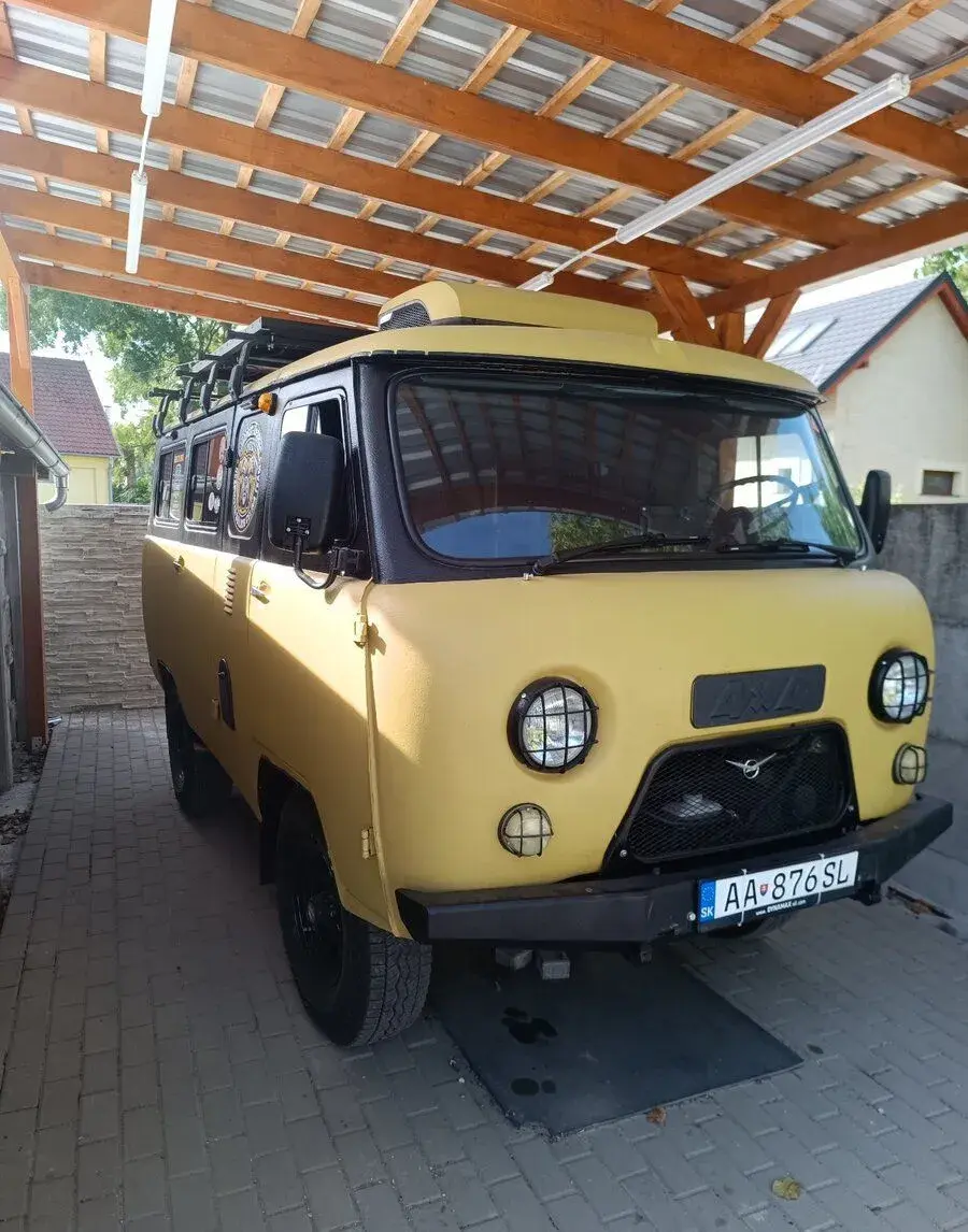 UAZ 452 4x4 Buchanka