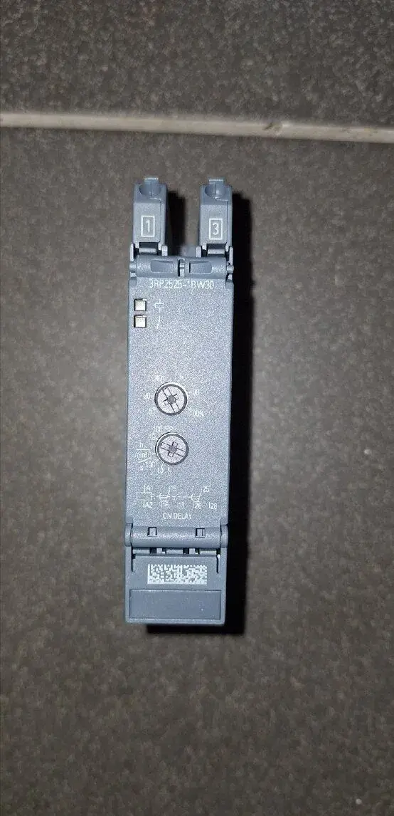 Časové relé Siemens SIRIUS 12-240V AC/DC