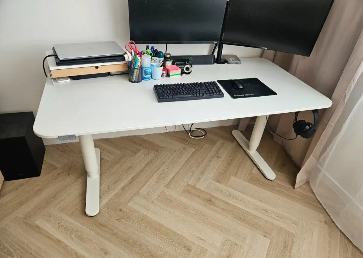 Elektrický výškovo nastaviteľný stôl