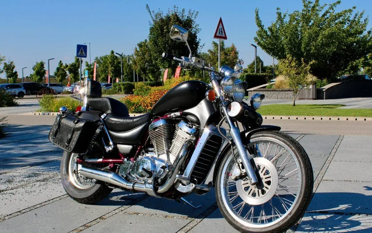 Suzuki Intruder VS 800