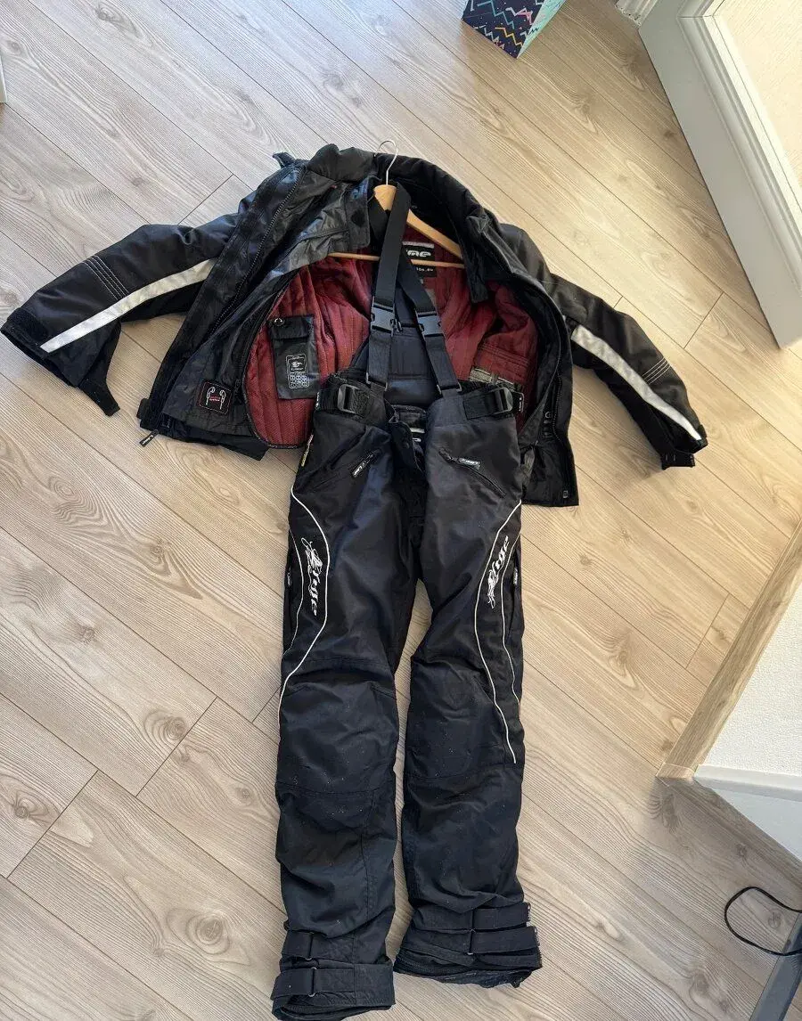Dánska moto kombineza Lime vl. 38