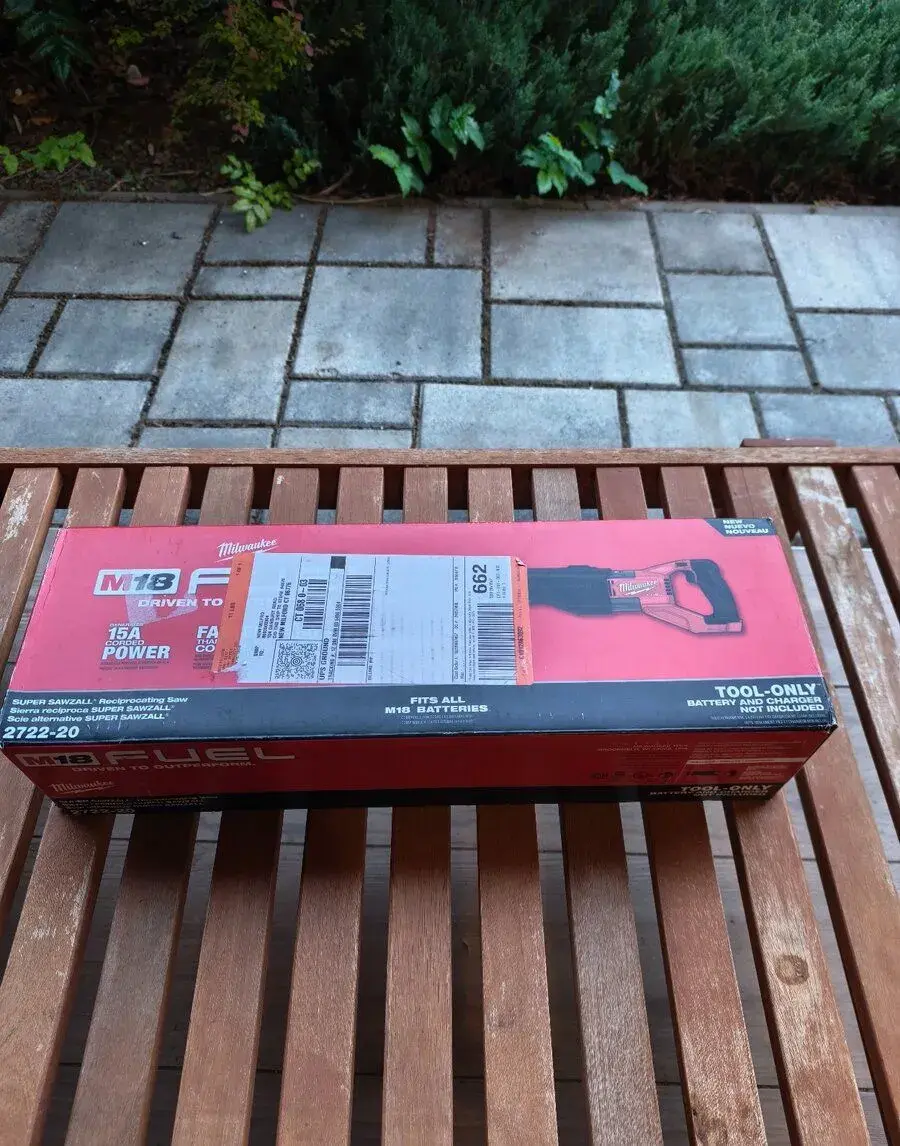 Chvostovu pilu Milwaukee M18FSX