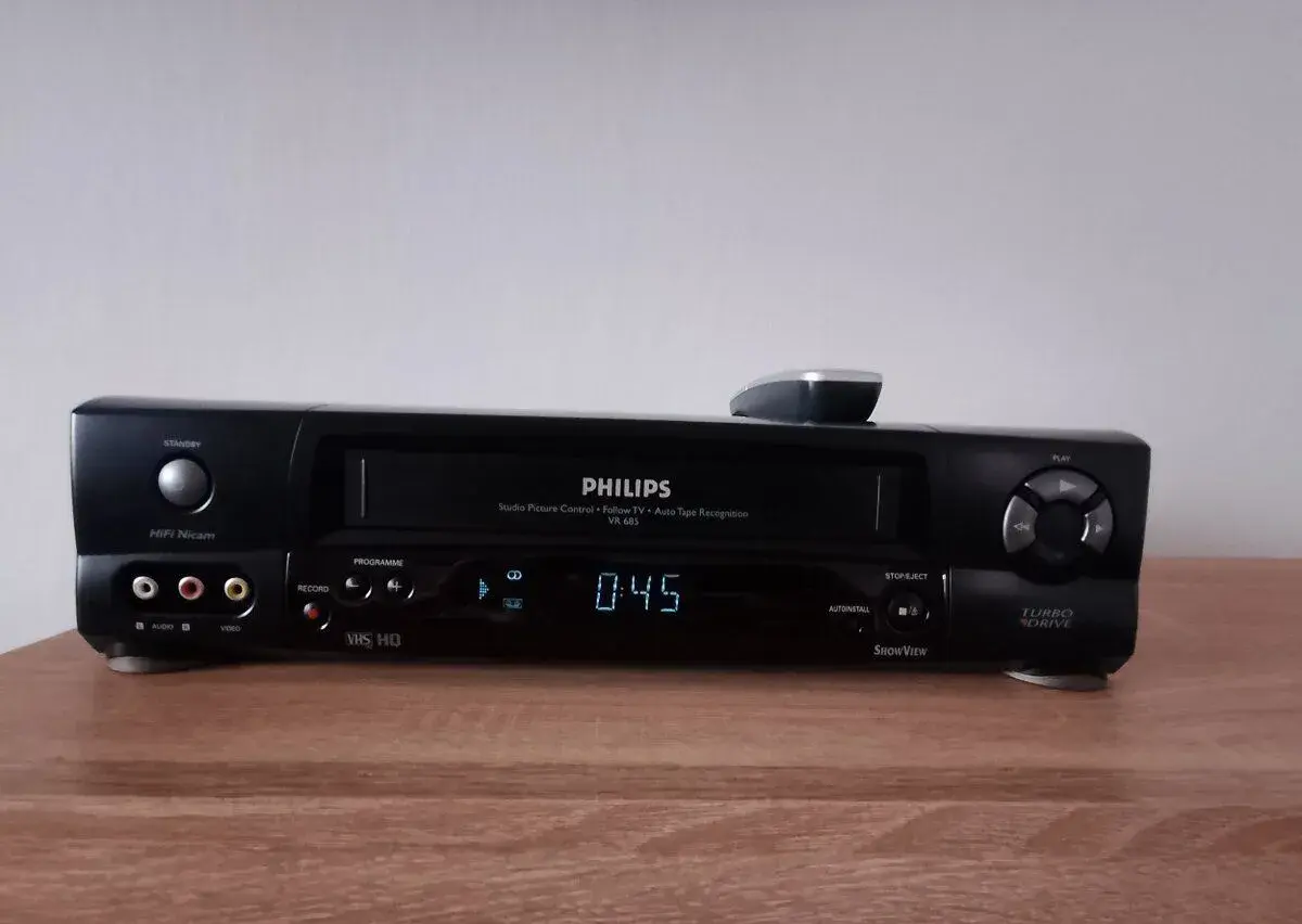 Videorekordér Philips VR 685/58 Hi-fi stereo+DO