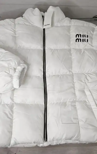 biela bunda Miu