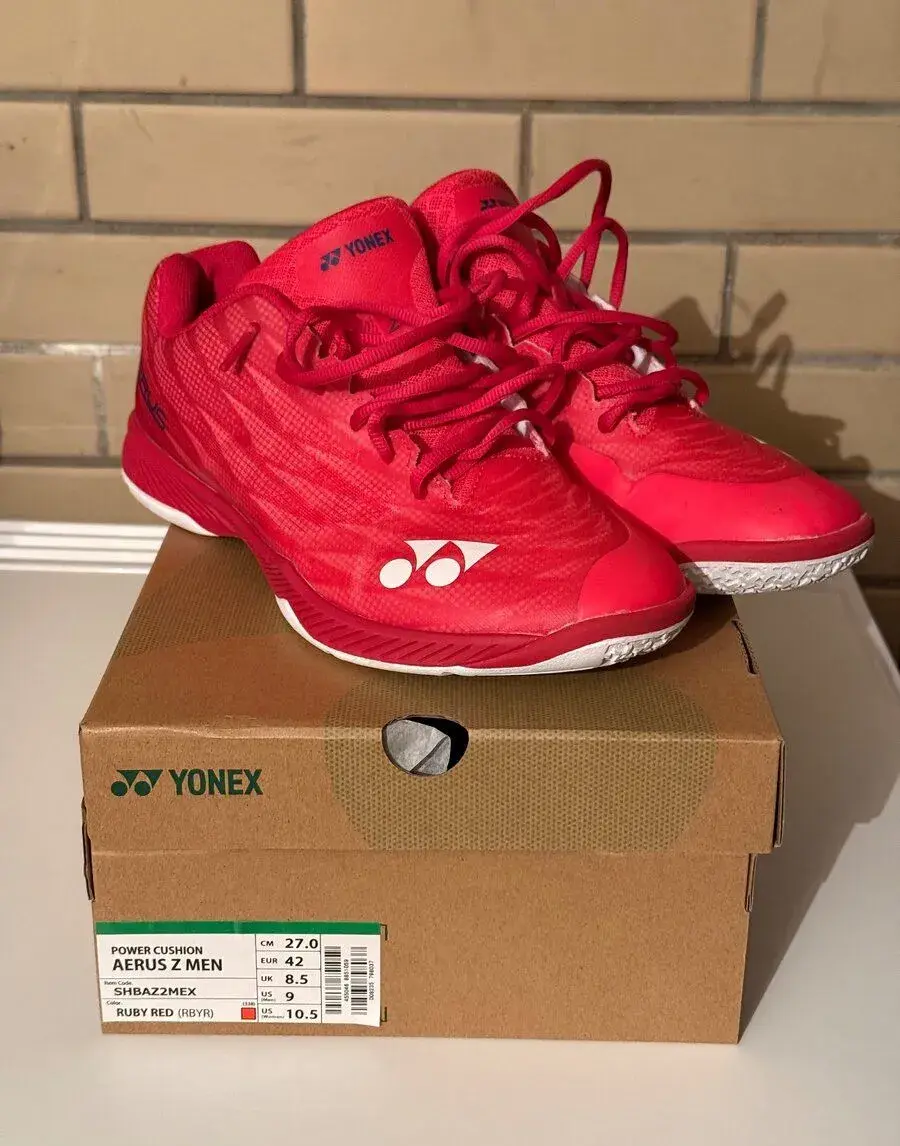 Ako nové yonex aerus z men ruby red