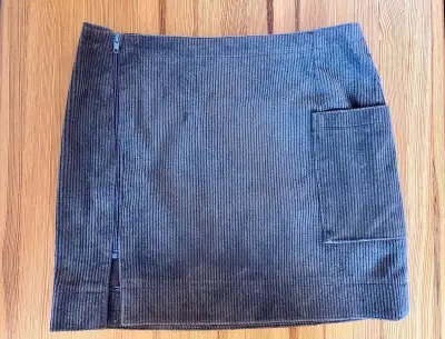 Menčestrová sukňa na zips, 140