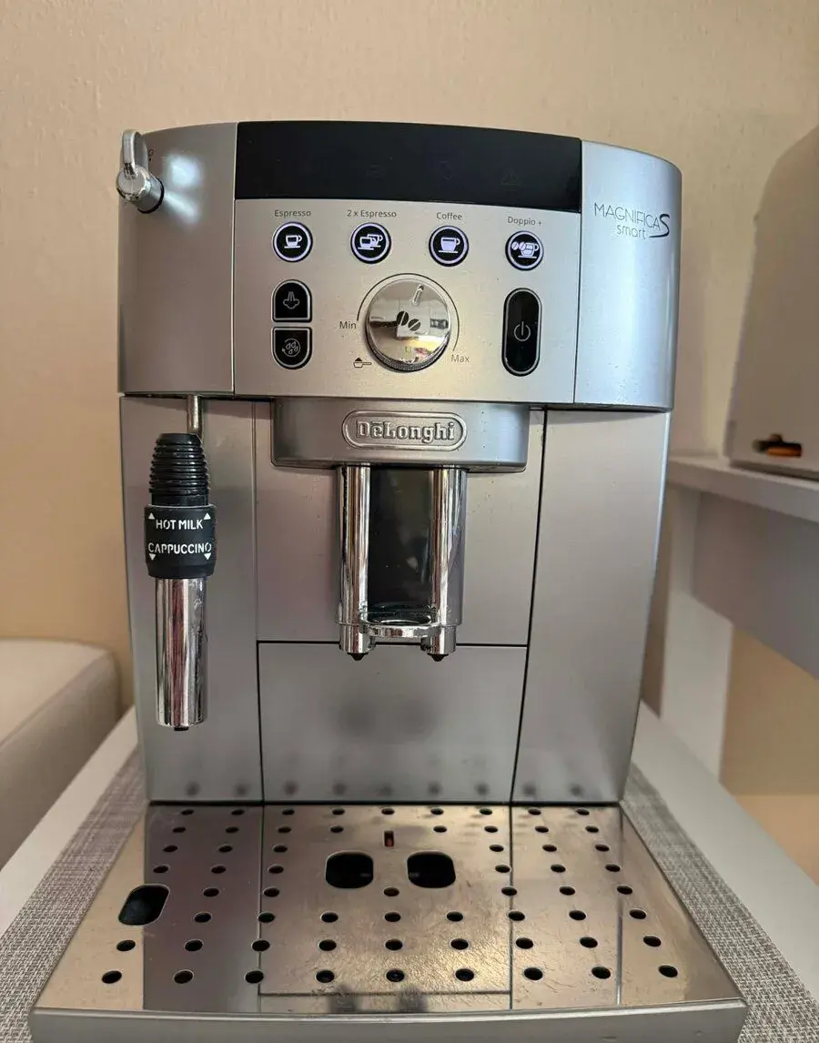 Kávovar DeLonghi Magnifica S Smart