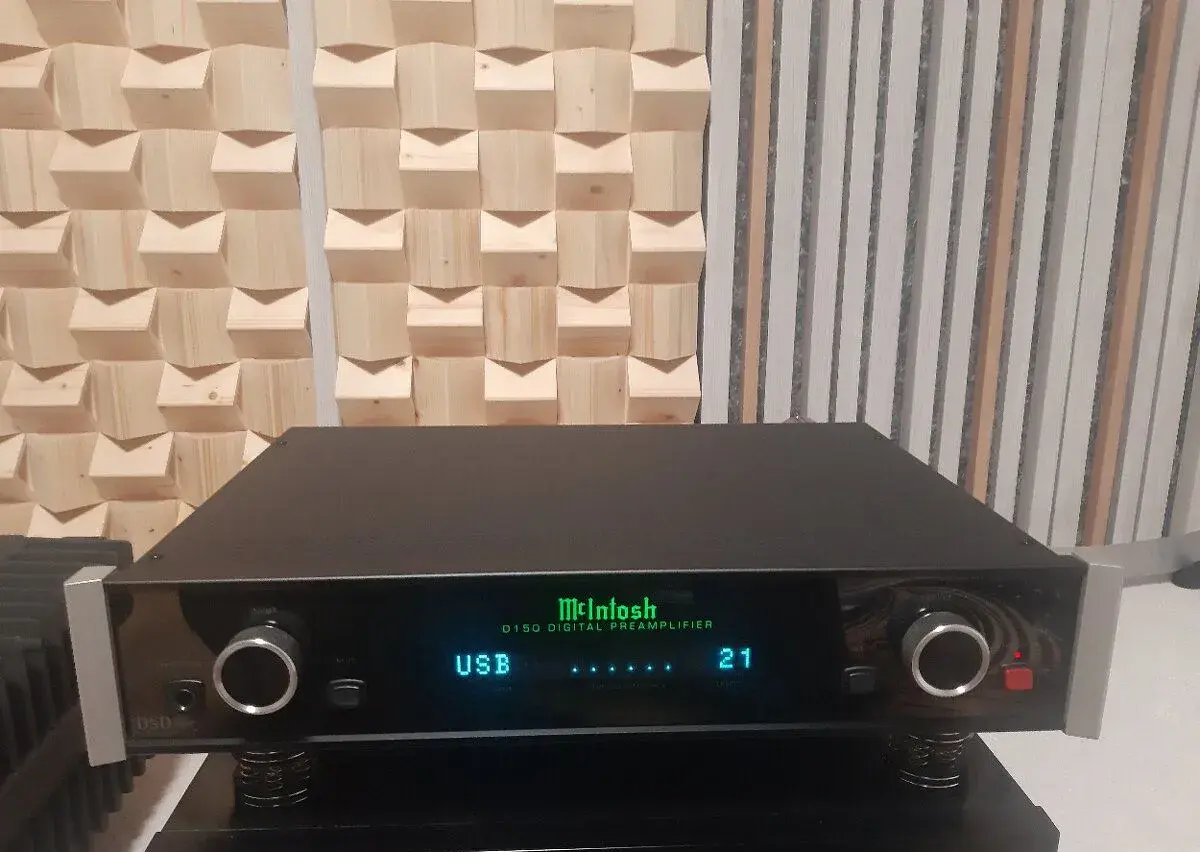 Predzosilovač s DAC prevodníkom McIntosh D150