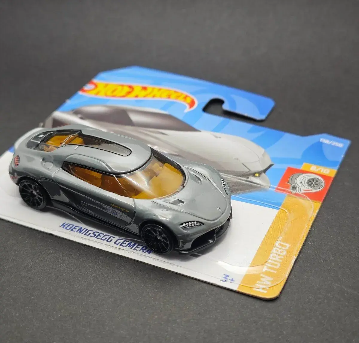 Hot Wheels 12 - Koenigsegg a Toyota