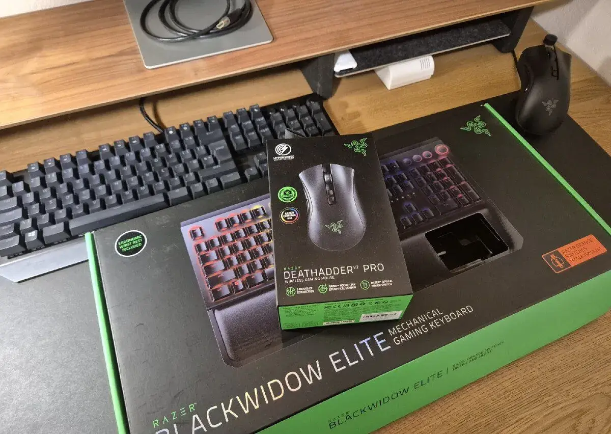 Razer BlackWidow Elite + DeathAdder V2 Pro + Mouse Dock