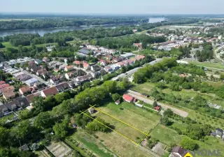NA PREDAJ ZÁHRADA S MUROVANÝM DOMČEKOM, NOVÁ STRÁŽ - KOMÁRNO