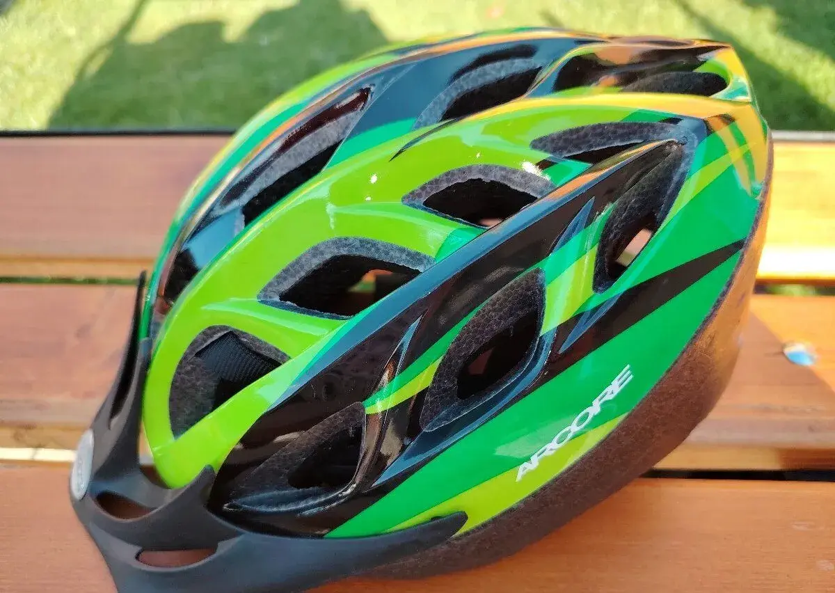 Cyklistická prilba - veľ. M/L