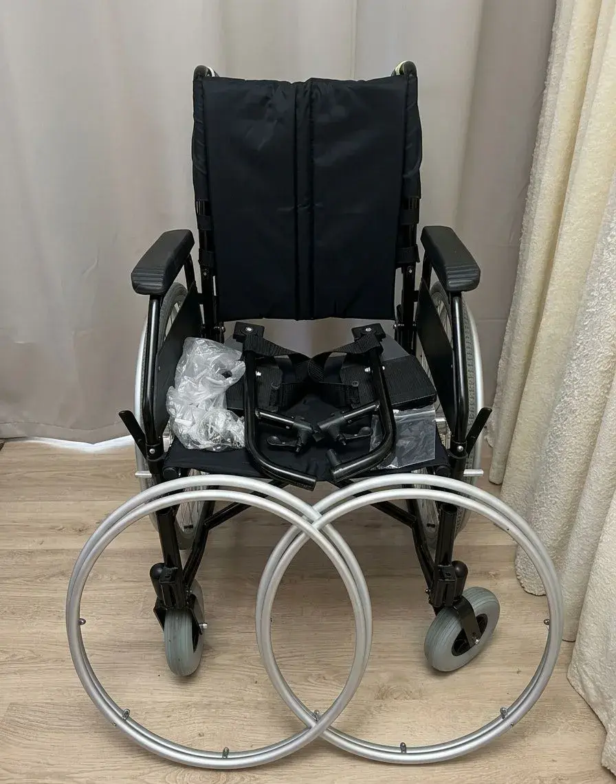 Odľahčený hliníkový invalidný vozík Antar AT52302 – Málo pou
