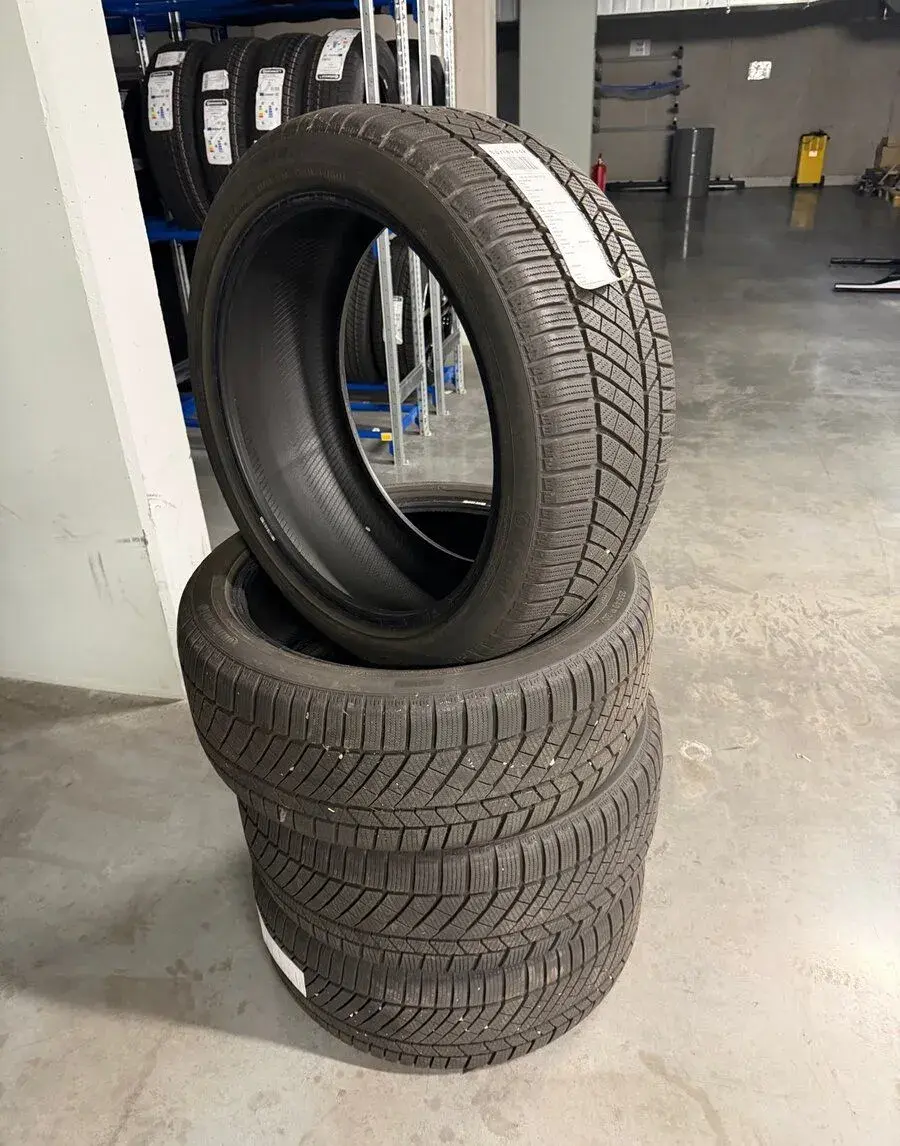 Zimné Continental 255/40 R20 WinterContact TS830