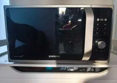 Mikrovlnka Samsung MS23F301TAS