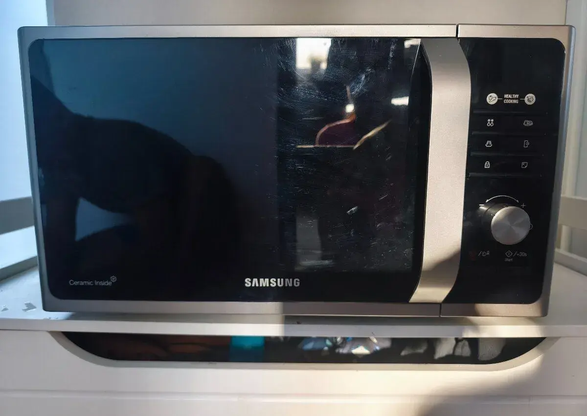 Mikrovlnka Samsung MS23F301TAS