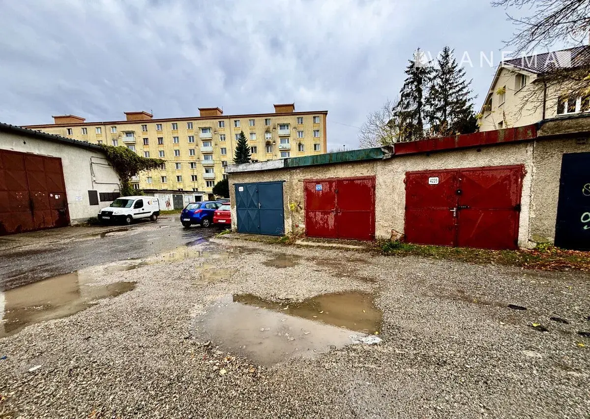 Garáž 18m2 - predaj, skvelá lokalita, Košice Čárskeho ulica