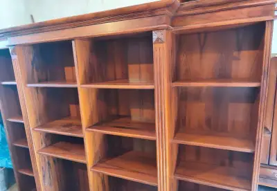 Exkluzívna masívna knižnica