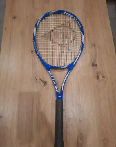 Tenisovu raketu Dunlop