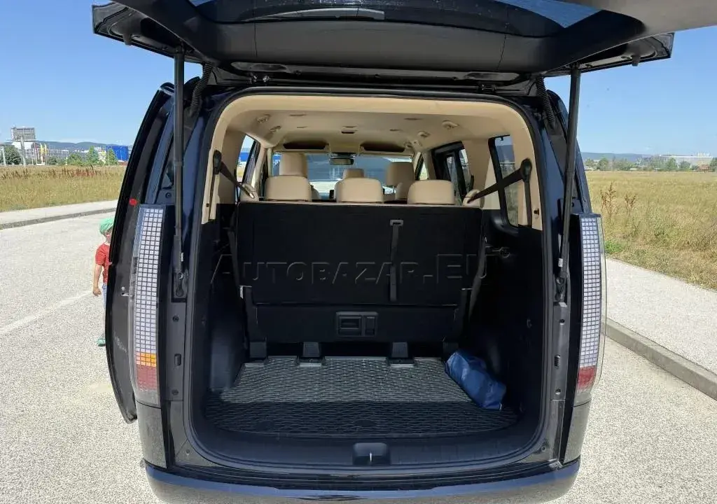 Hyundai Staria – 2023, 80 000 km