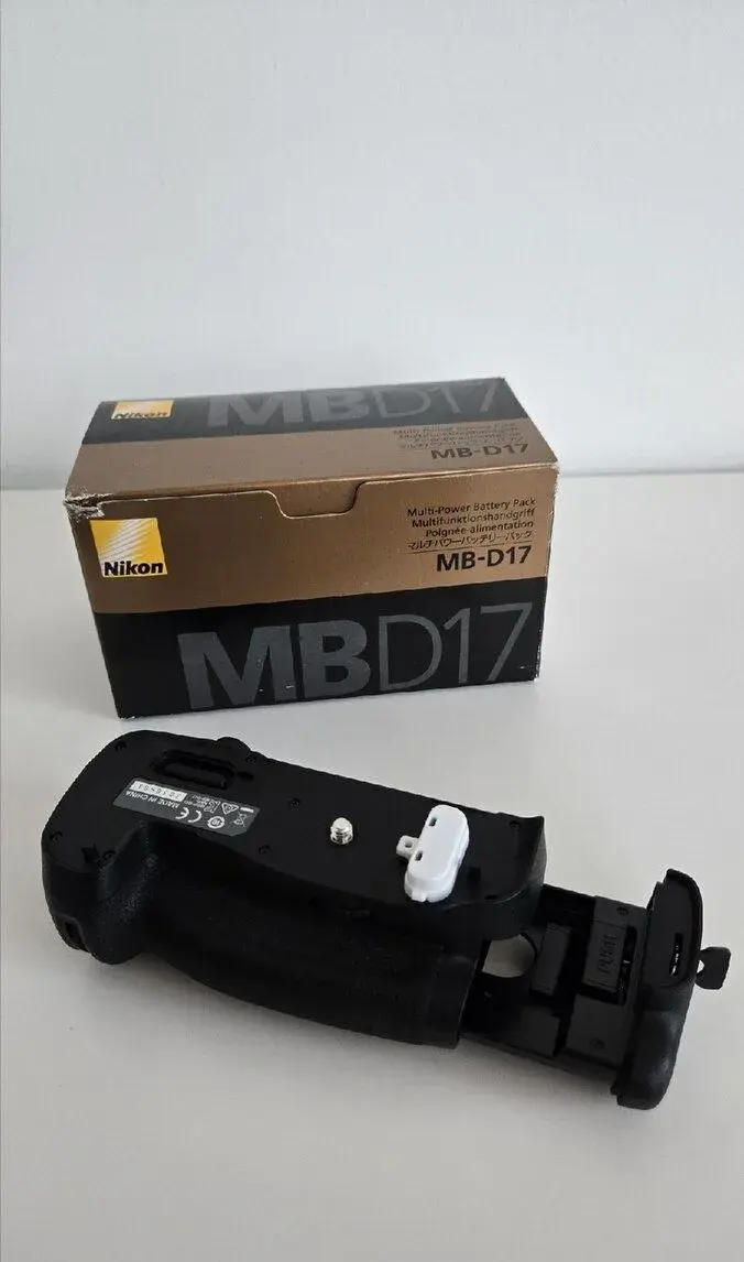 Originálny Nikon MB-D17 grip pre D500 – nepoužitý, ako NOVÝ