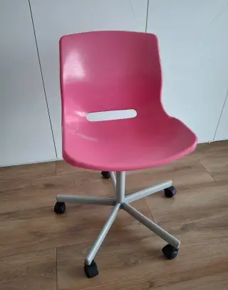 Detskú stoličku k písaciemu stolu Ikea Snille