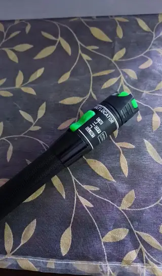 Laser na kontrolu optického kabla