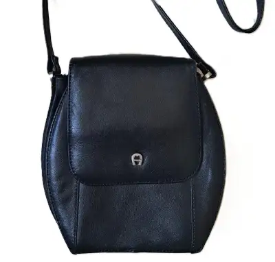 Dámska kožená crossbody kabelka zn. Aigner