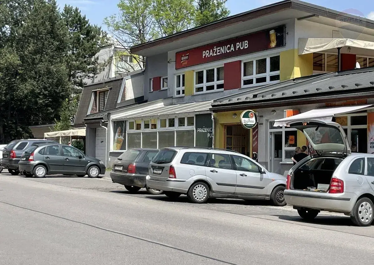 Predaj: Na predaj komerčná budova s parkovaním a širokým vyu
