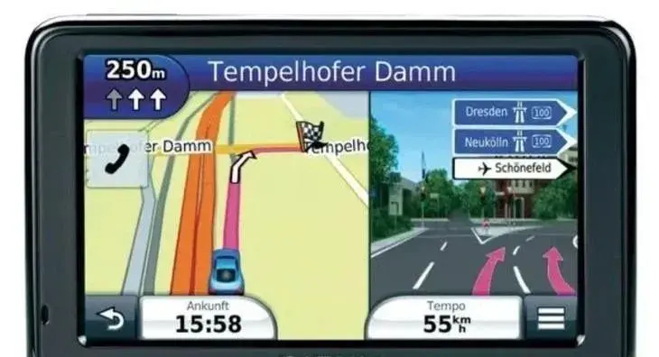GARMIN NUVI 2495 GPS navigácia s mapou pre rok 2026.