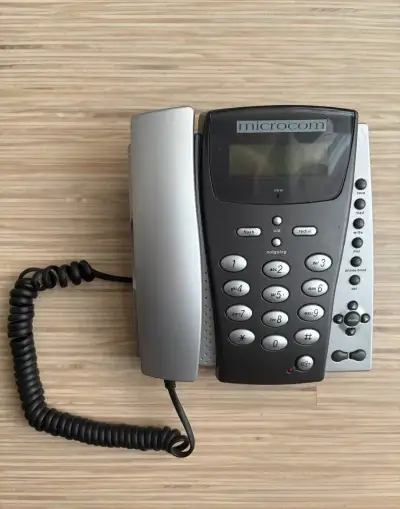 moderný kancelársky telefón Microcom FX 4200