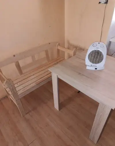 Kuchynský stôl.