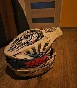Prilba shoei