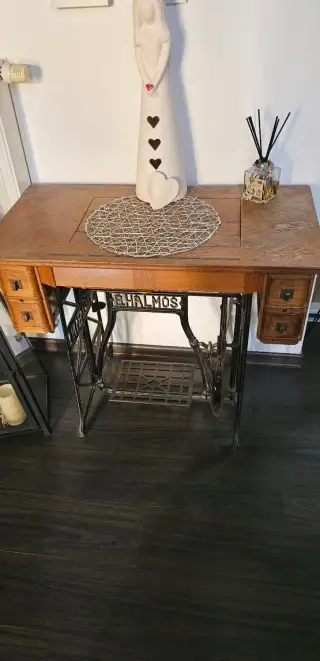 Šijací stroj retro BHALMOS BOBBIN