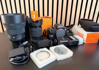 Sony Alpha A7 III + objektívy Sony a Sigma, blesk Godox a pr