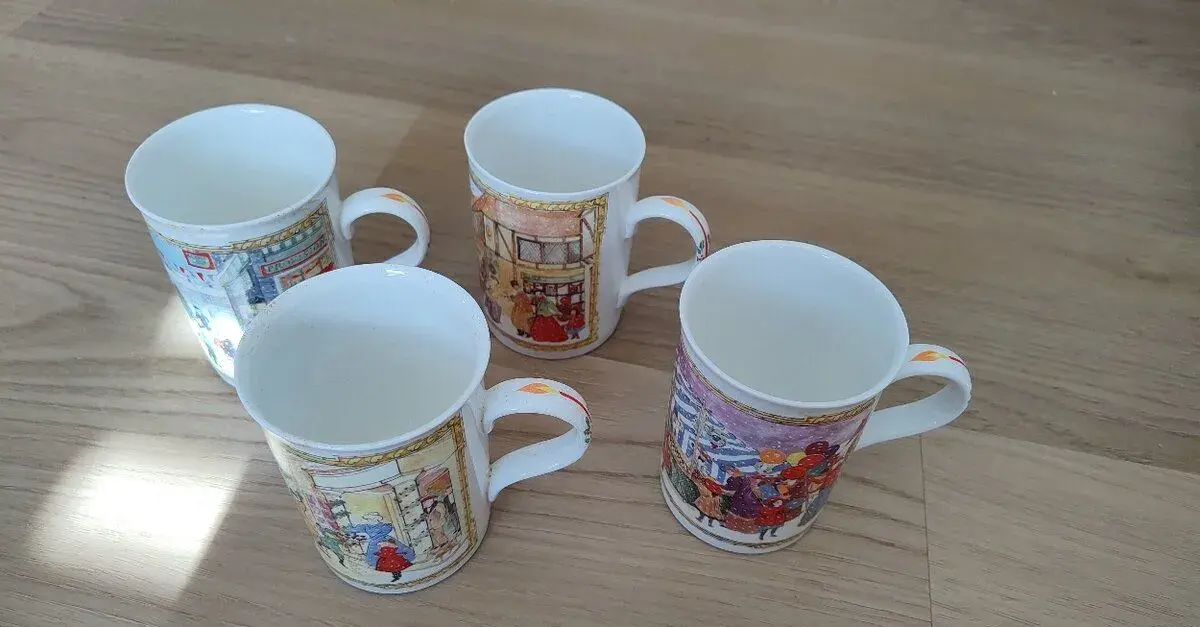 Súprava 4 porcelánových šálok Eduscho, vianočný motív