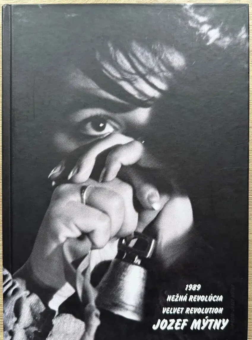 KNIHA Nežná revolúcia - Velvet revolution Mýtny Jozef za 30€