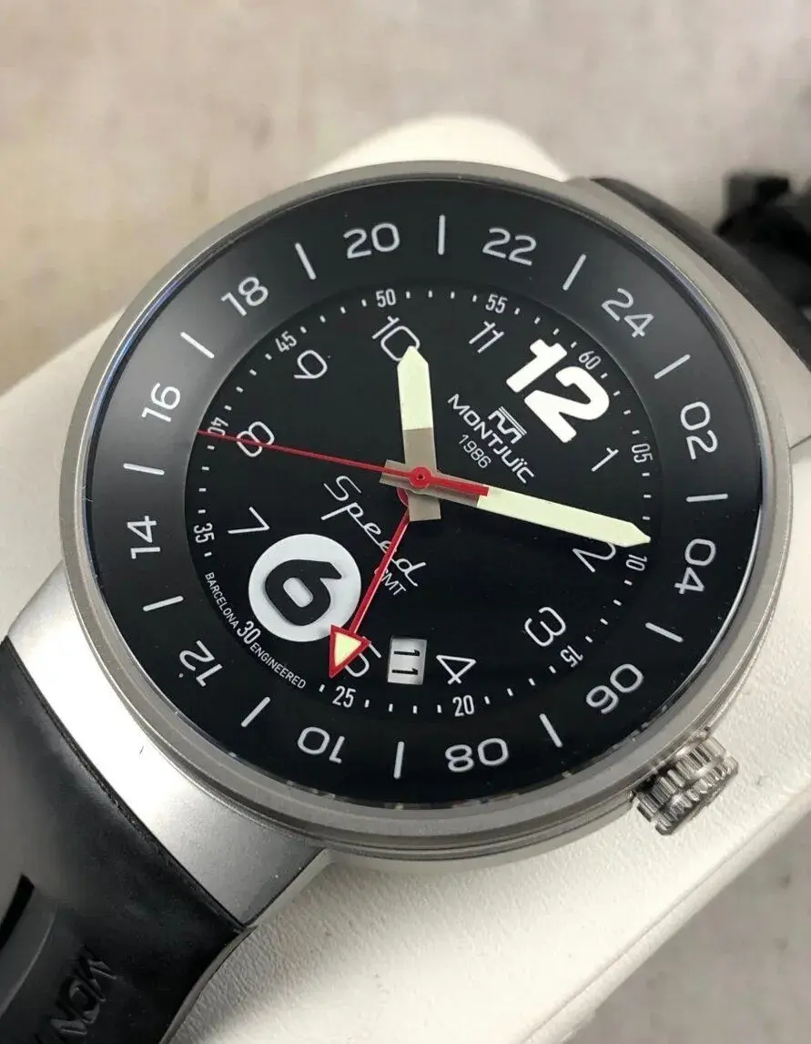 NOVÉ MONTJUIC SPEED SPORT GMT – SWISS MADE, ZAFÍR, GMT