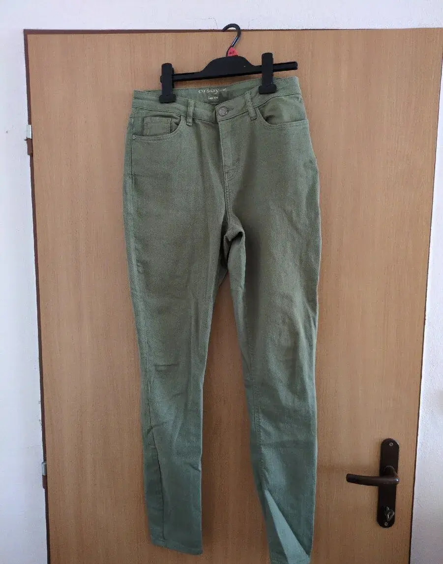 Khaki nohavice