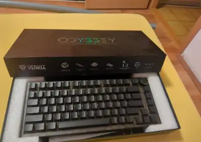 YKB 30 ODYSSEY Hotswap kompaktná mechanická RGB klávesnica