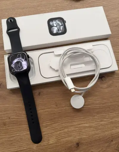 Apple Watch 11 46mm Jet black - 100% batéria super stav